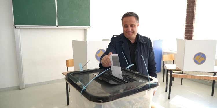 Driton Selmanaj kërkon “përsëritje” të zgjedhjeve në mërgatë, si në edhe ambasada dhe me postë