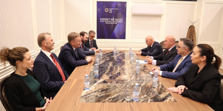 Haradinaj takohet me Sørensen, thekson rëndësinë e partneritetit BE-ShBA për sukseset në Kosovë dhe regjion