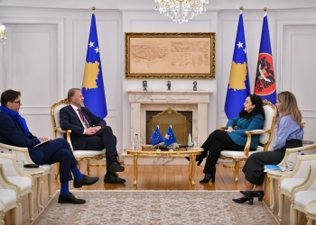 Osmani e pret në zyrë ambasadorin e BE-së në Kosovë, flasin për konstituimin e institucioneve të reja