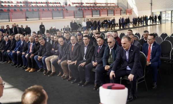 Limaj shkon për ngushëllime në familjen Thaçi: Haxhia plak i urtë që kaloi nëpër sfida të rënda