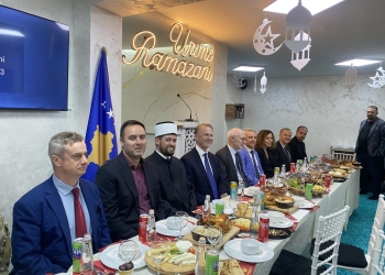 Xhamia “Bedri Kamberi” në Prishtinë shtron iftar për personalitete vendore dhe ndërkombëtare