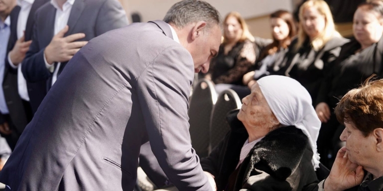 Limaj shkon te familja Thaçi: Ngushëllime miku im Hashim, Baci Haxhi kaloi nëpër sfida të rënda