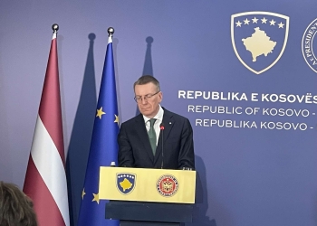 Rinkevics: Nuk mund të ju premtojë që statusi i vendit kandidat do të jepet deri në fund të vitit – masat duhet larguar