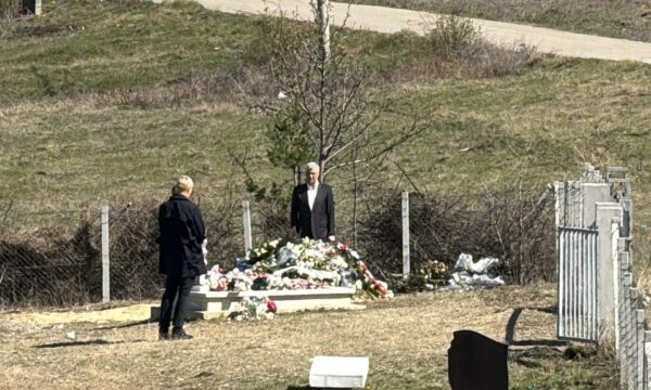 Specialja konfirmon se Thaçi do të lejohet të qëndrojë edhe me familjen e ngushtë pas nderimeve tek varri