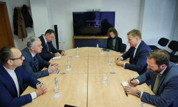 Lista Srpska i kërkon Sorensenit të jetë neutral në dialog, i thonë se Kurti me “vota të shqiptarëve ia dha mandatin Rashiqit”