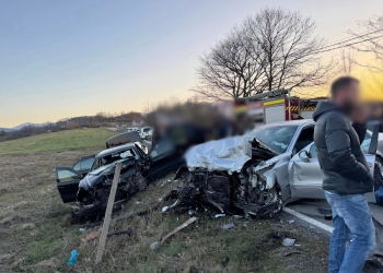 Katër persona të lënduar në një aksident trafiku në Vogovë të Gjakovës – PAMJE