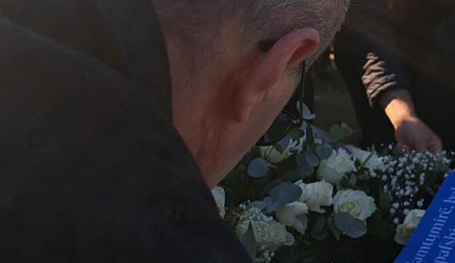 Haxhiu në varrimin e Haxhi Thaçit: I mungoi i biri por jo populli