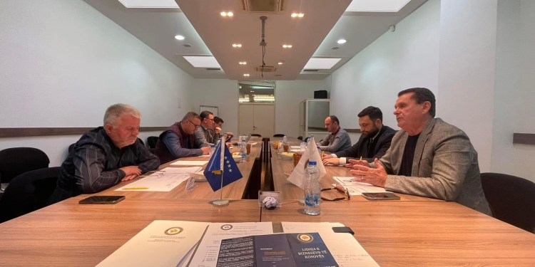 Lidhja e Bizneseve i drejtohet Qeverisë: Pezullojeni vendimin për rritjen e çmimit të rrymës