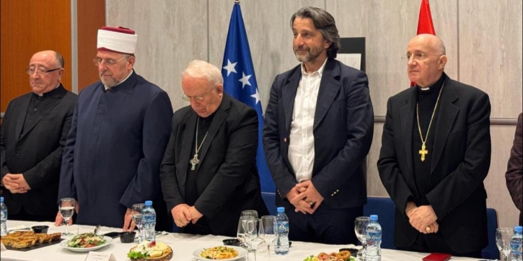 Rama shtron iftar në Katedrale: Bashkë-Gjithmonë