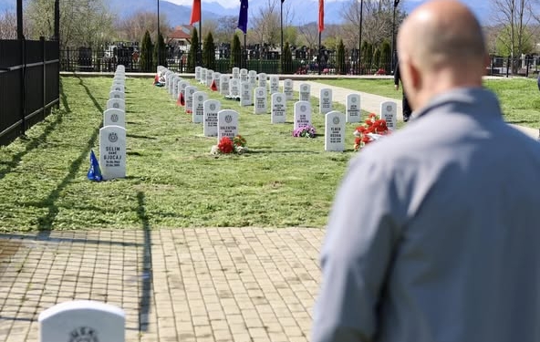Haradinaj nderon të rënët e Brigadës 137 Gjakova: Krenar që pata në krah bashkëluftëtarë si heronjtë gjakovarë