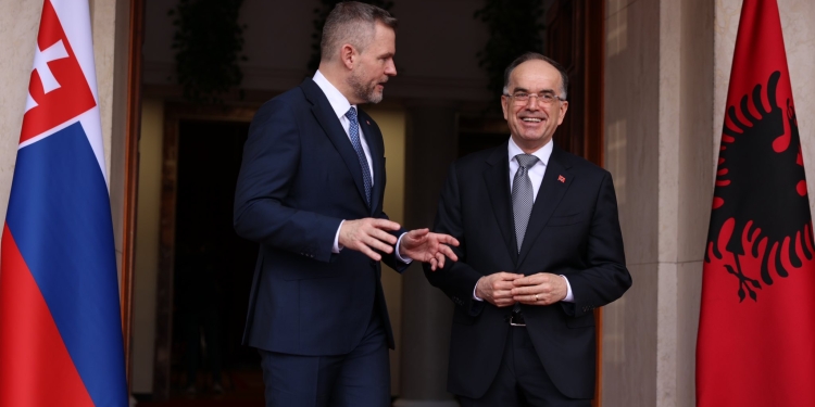 Presidenti sllovak tregon që Begaj i kërkoi njohjen e Kosovës, thotë se pozicioni negativ s’lidhet me Shqipërinë