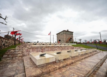 Kurti kujton Epopenë e Dukagjinit, lartëson figurën e Haradinajt – nderon të rënët për liri