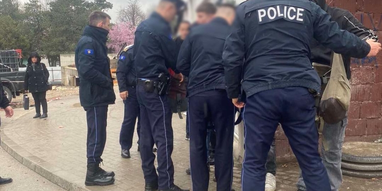 Kryetari i Vushtrrisë njofton për kontrolle të shtuara në shkolla pas dy vrasjeve të fundit