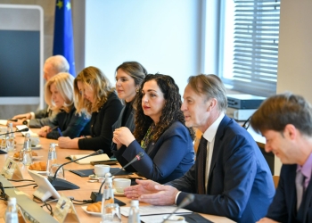 Osmani në takim me ambasadorët e vendeve të BE-së: Të largohen masat e padrejta ndaj Kosovës