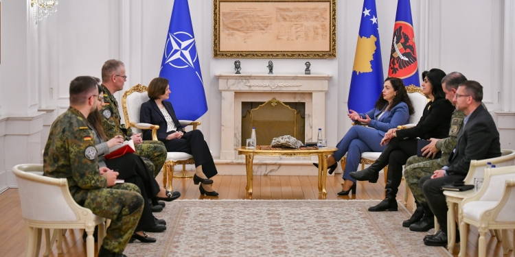 Osmani takon Shefen e Operacioneve në NATO – Flasin për angazhimin për paqe, stabilitet e siguri në rajon