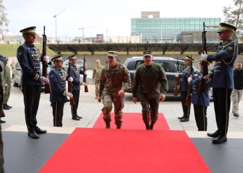 Komandanti i ushtrisë amerikane për Evropë dhe Afrikë viziton FSK-në