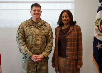 Gjenerali amerikan vjen në Kosovë, ndalesën e parë e bën në ambasadë