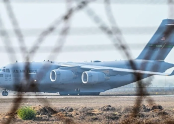 Emigranti i deportuar me zinxhirë i tronditur: Askush s’do të shkojë në SHBA ilegalisht tani (PAMJE)