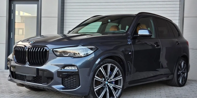 Hajnat ia vjedhin BMW-në mërgimtarit nga oborri i shtëpisë në Suharekë, kërkon ndihmë në Polici