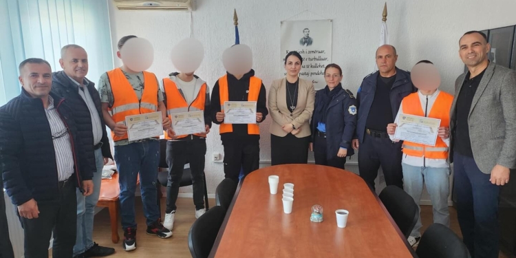 Certifikohen katër të mitur në aftësimin profesional në QEK në Lipjan