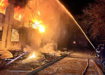 Zelensky: Ushtria ruse goditi qendrën e Dobropillyas, mbeten të vararë 11 persona