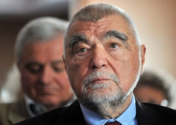 Ish-presidenti kroat Mesiç: Vuçiq s’ka pse shqetësohet, marrëveshja me Kosovën e Shqipërinë është për mbrojtje