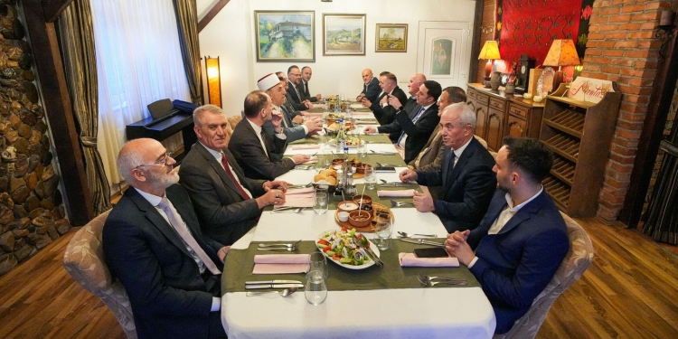 Abdixhiku iftarin e fundit e priti me Tërnavën: Le t’i mirëmbajmë vlerat humane e vëllazërore përtej muajit të shenjtë