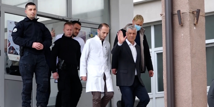 Një ditë pas vizitës në Kosovë ndryshime në ekipin e Thaçit