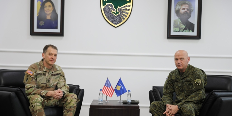 Jashari takohet me Abernethy, flasin për bashkëpunimin ndërmjet FSK-së dhe EUCOM-it