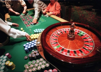 Arrestohen 10 persona në një kafiteri në Suharekë, u kapën duke luajtur bixhoz