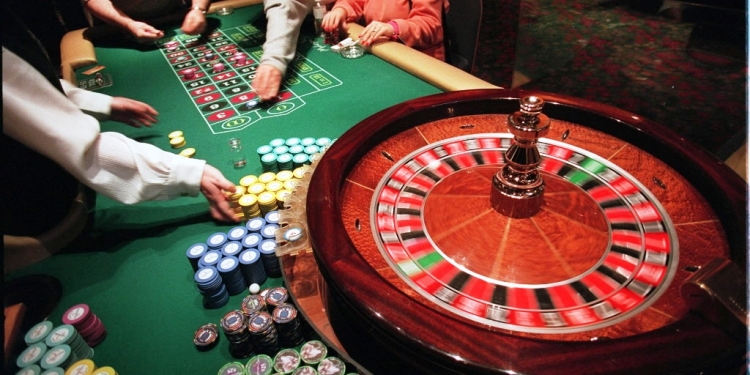 Arrestohen 10 persona në një kafiteri në Suharekë, u kapën duke luajtur bixhoz