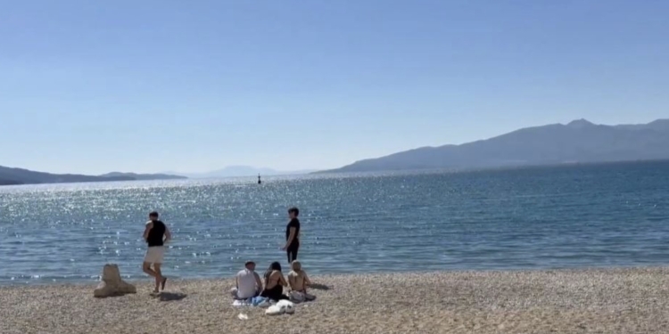 Para nisjes së sezonit turistik, pranvera sjell turistët e parë në Sarandë