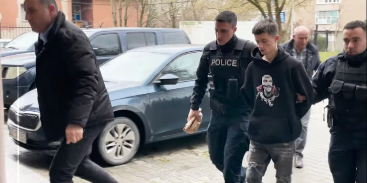 Një muaj paraburgim ndaj 19-vjeçarit të dyshuar për vrasjen e bashkëmoshatarit të tij në Vushtrri