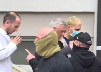 Çka i tha zyrtari i maskuar i Speciales, doktorit që e përcolli Thaçin deri poshtë shkallëve? E zbulon vetë ai