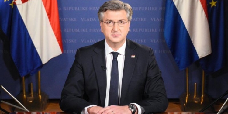 Kryeministri kroat i përgjigjet Vuçiqit: S’marrim leje nga Serbia për bashkëpunim me Kosovën