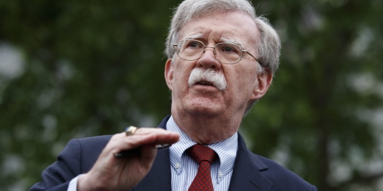 Deklarimet e djalit të Trump për ndërhyrjen e NATO-s në Kosovë, ky është qëndrimi i Bolton