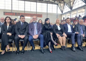 Një delegacion i Shqipërisë erdhi në Skenderaj për ngushëllime për Haxhi Thaçin