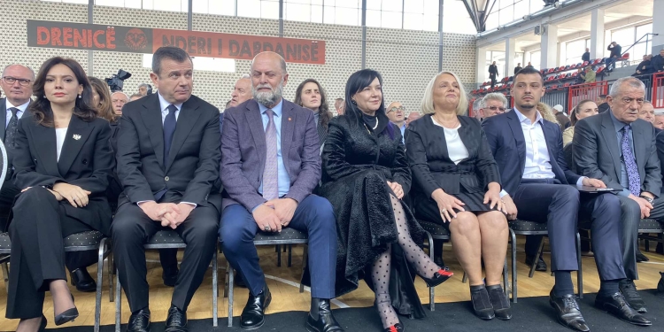 Një delegacion i Shqipërisë erdhi në Skenderaj për ngushëllime për Haxhi Thaçin
