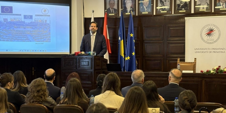 Eurodeputeti Mandl: Lidershipi politik të dëgjojë edhe zërat që s’bëjnë shumë zhurmë, janë shpesh më të efektshmit