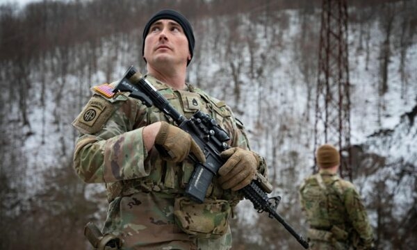 KFOR-i amerikan patrullon përgjatë kufirit në veri të Kosovës, publikon pamje