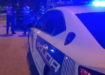 Ngjarje e rëndë në Kamëz: Humb jetën një fëmijë 2-vjeçar pasi u godit nga vetura