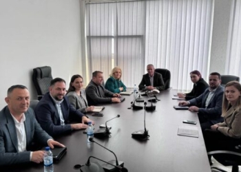 Prokuroria Themelore në Mitrovicë mban takim për trajtimin e rasteve të dhunës në familje