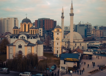 Mbahet tryezë për dialogun ndërfetar