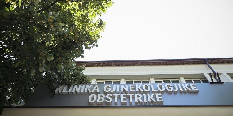 Dyshohet për dhunim, një grua aborton në Klinikën e Gjinekologjisë në Prishtinë