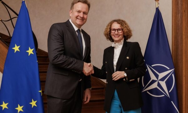 Sorensen i dialogut Kosovë-Serbi shkon në NATO, Zëvendëssekretarja e Përgjithshme flet për takimin