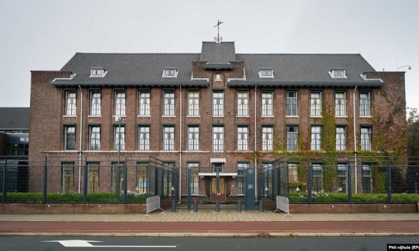 Gjykata Speciale deri më tani ua lejoi vetëm 13 vizita të akuzuarve