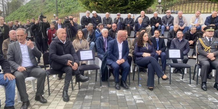 Presidentja Osmani në Krushë të Madhe : S’do të pushojmë derisa krimet e Serbisë të dalin para drejtësisë