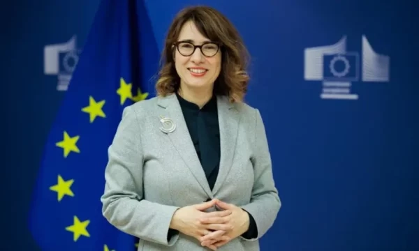 Hipper: Rruga drejt BE-së për Kosovën dhe Serbinë shkon nëpërmjet dialogut