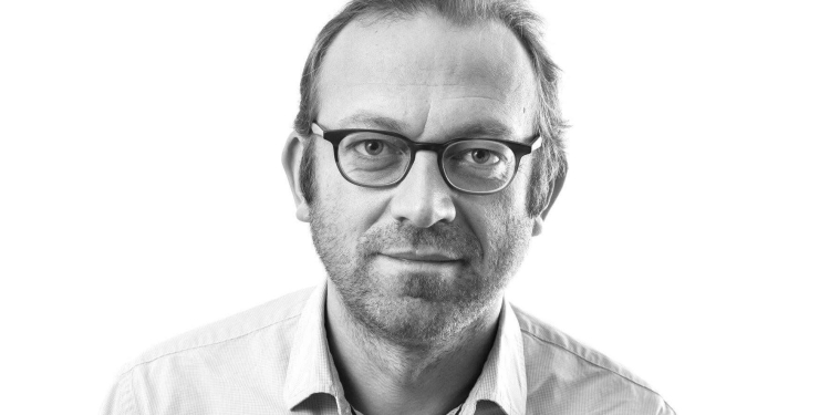 A do ta importojë Vuçiqi një kryeministër nga Amerika?