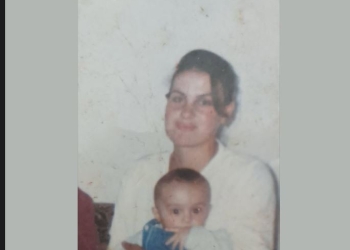 “Inshallah në xhehnet nana jem”, reagon djali i gruas së vrarë në Vushtrri